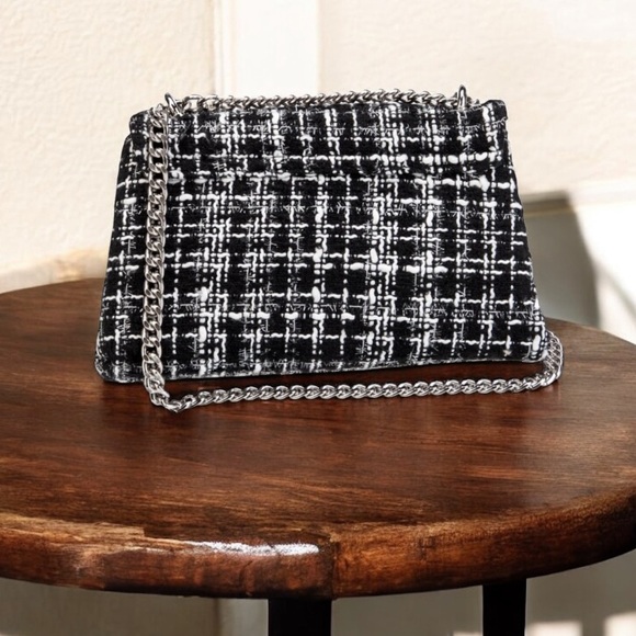 Badgley Mischka Textured Black
& White Plaid Tweed
Messenger Bag 🖤🤍 - Picture 11 of 13